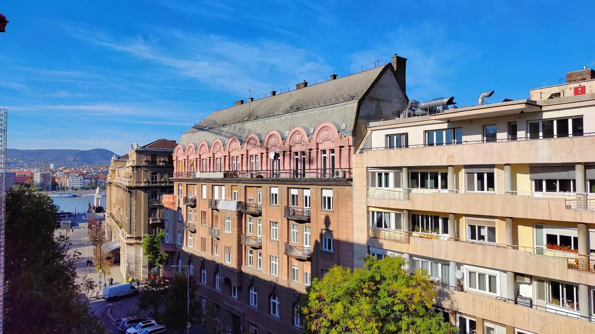 Luxury Apartment With Balcony And Sauna Budapest