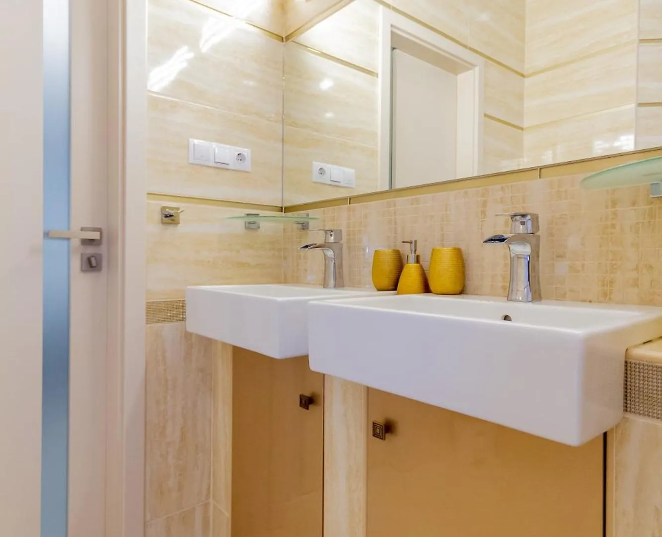 Luxury Apartment With Balcony And Sauna Budapest