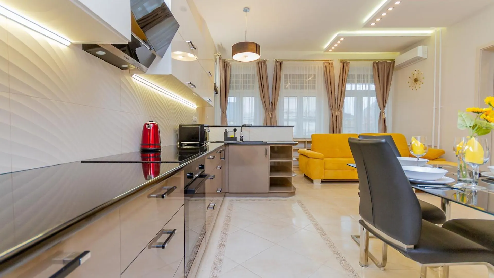 Luxury Apartment With Balcony And Sauna Budapest