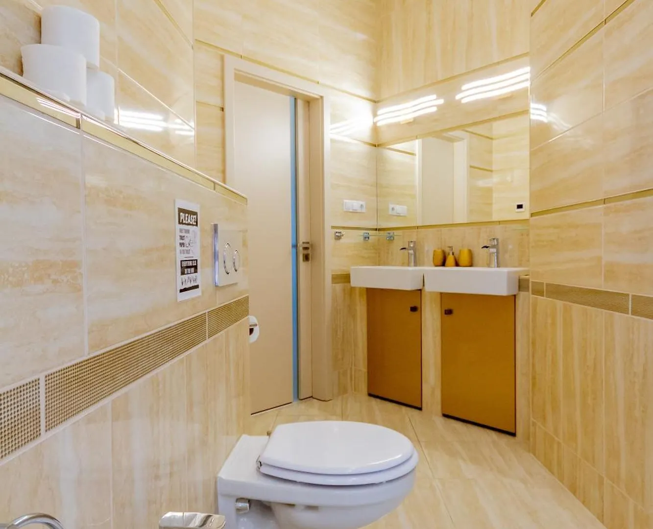 Luxury Apartment With Balcony And Sauna Budapest
