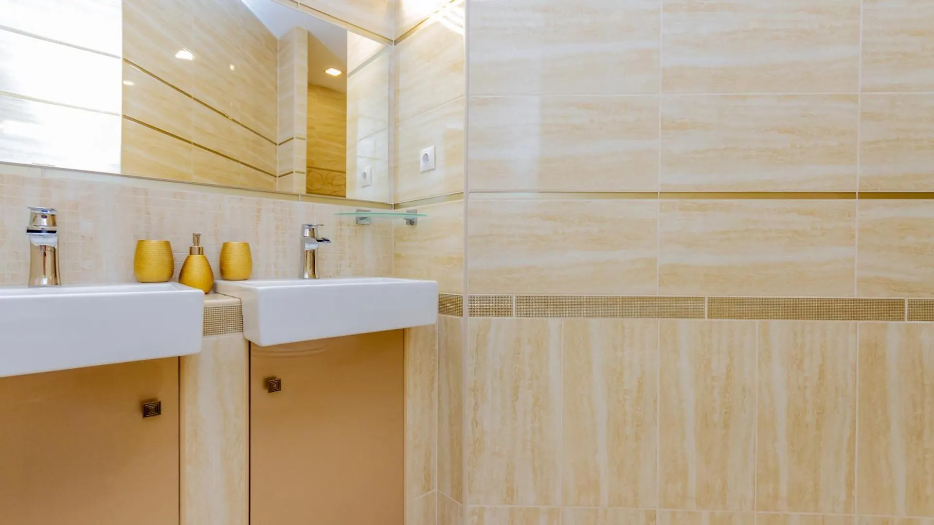 Luxury Apartment With Balcony And Sauna Budapest Hungary