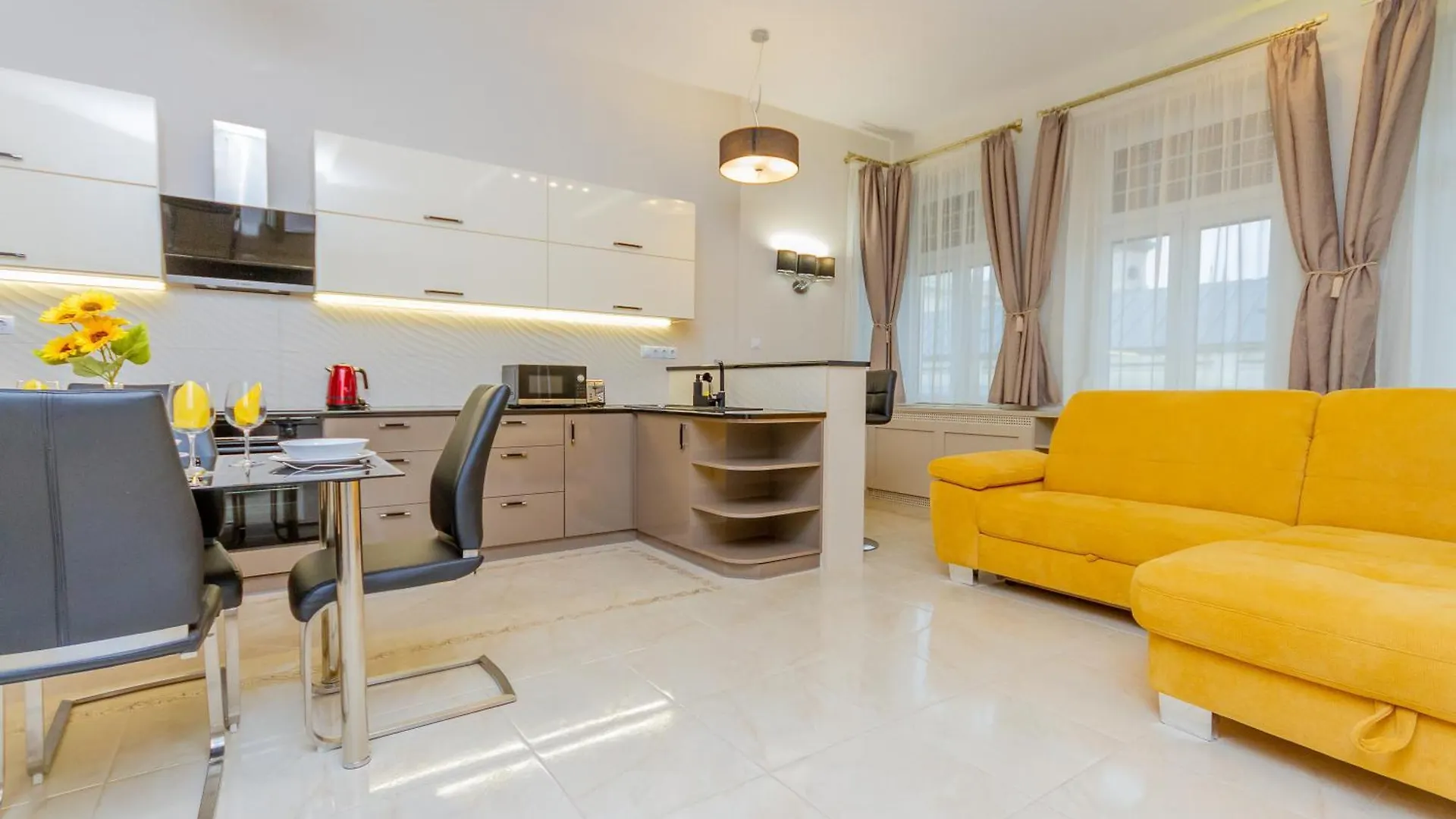 Luxury Apartment With Balcony And Sauna Budapest