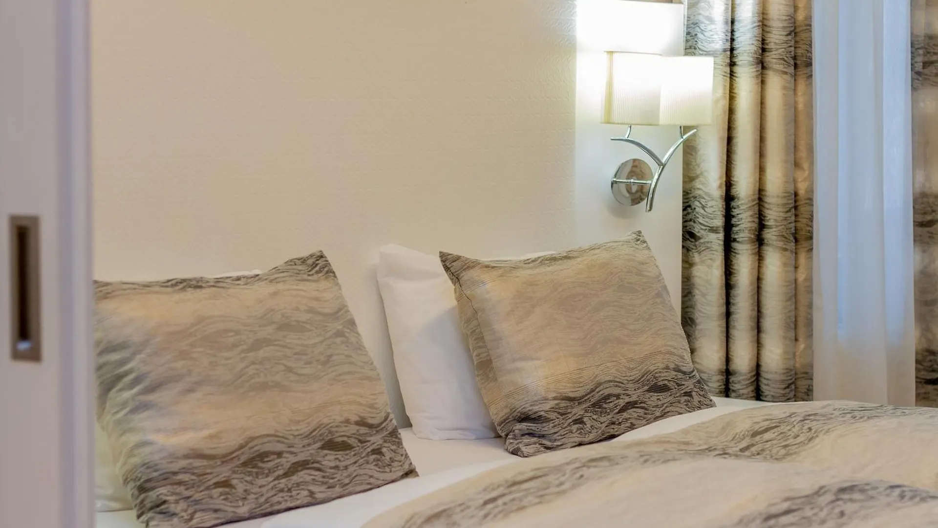 Luxury Apartment With Balcony And Sauna Budapest