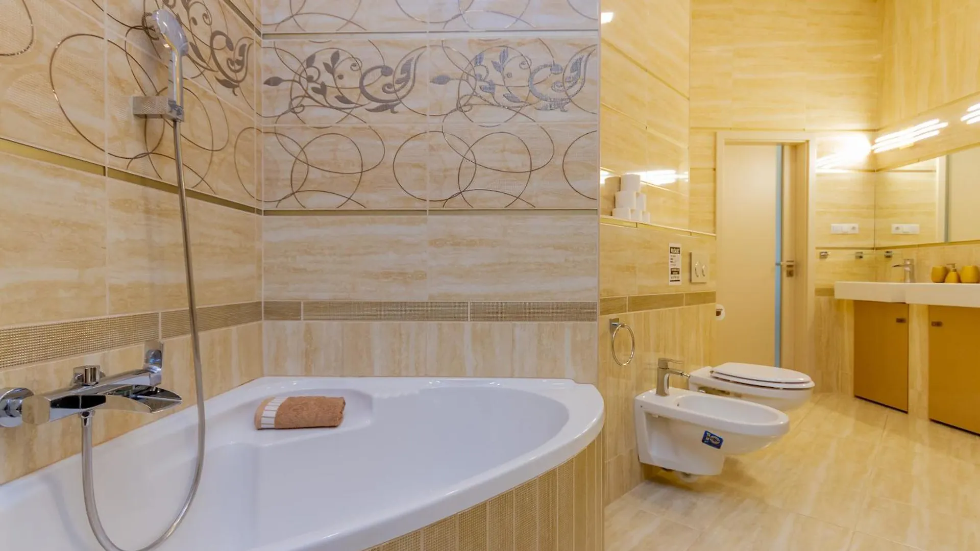 Luxury Apartment With Balcony And Sauna Budapest Hungary