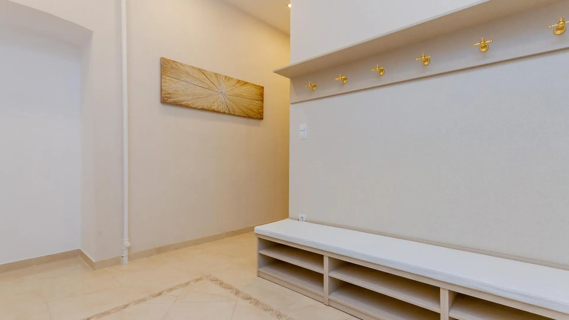Luxury Apartment With Balcony And Sauna Budapest