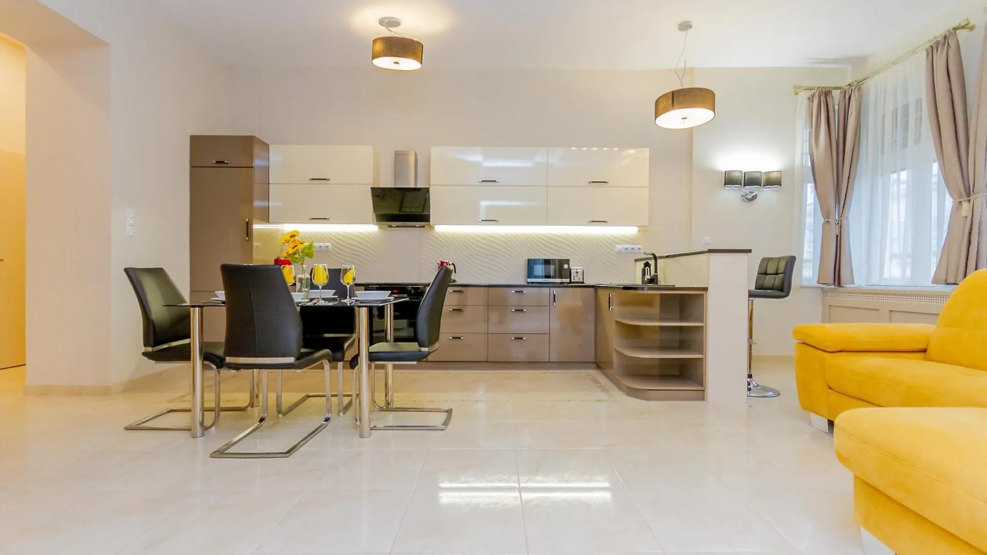 Luxury Apartment With Balcony And Sauna Budapest
